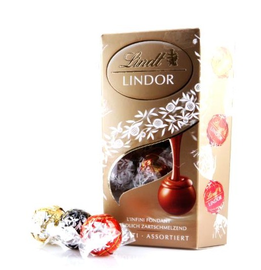 Képek - Lindor assorted (tejcsokoládé, fehércsokoládé és extra étcsokoládé pralinék töltelékkel) Lindt