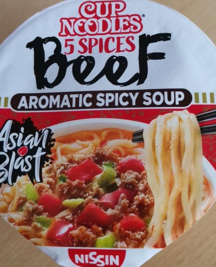 Képek - Nissin Cup Noodles fűszeres instant tésztaleves, marha ízesítéssel ázsiai módra 64 g