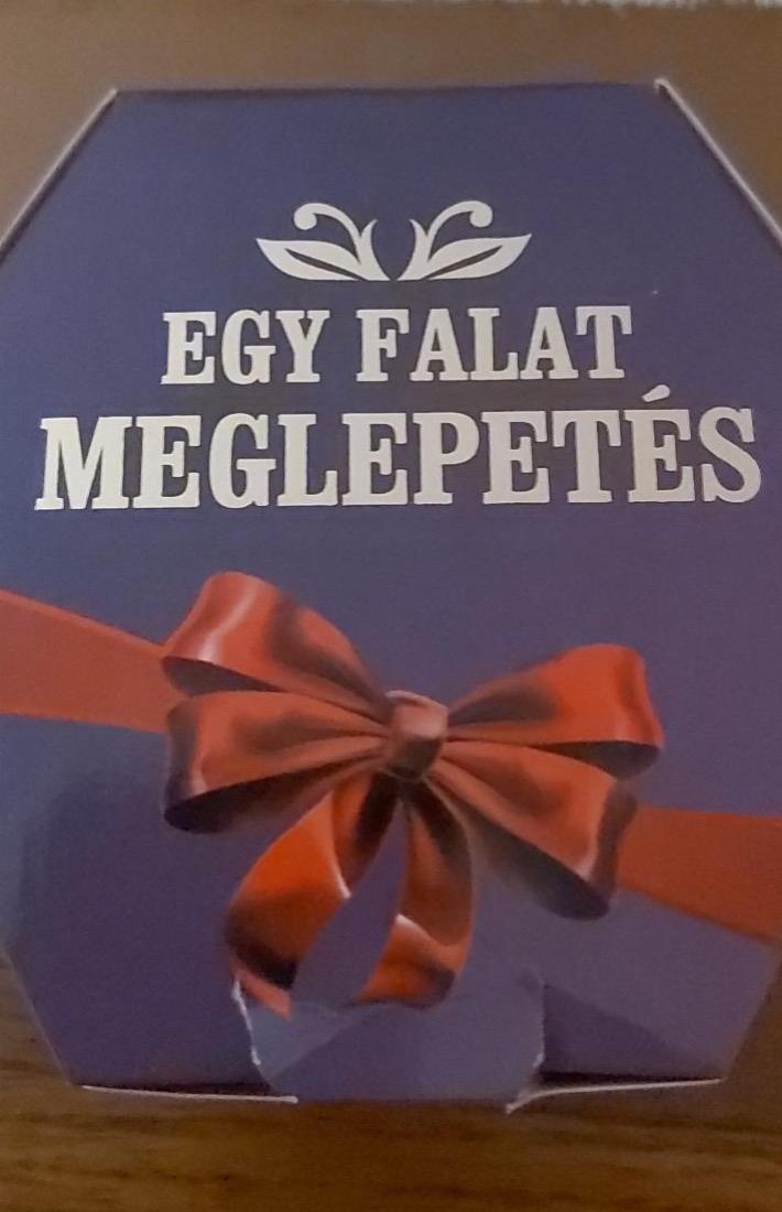 Képek - Egy falat meglepetés, karamella ízű praliné