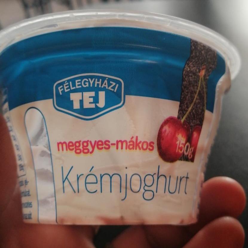 Képek - Meggyes-mákos krémjoghurt Félegyházi tej