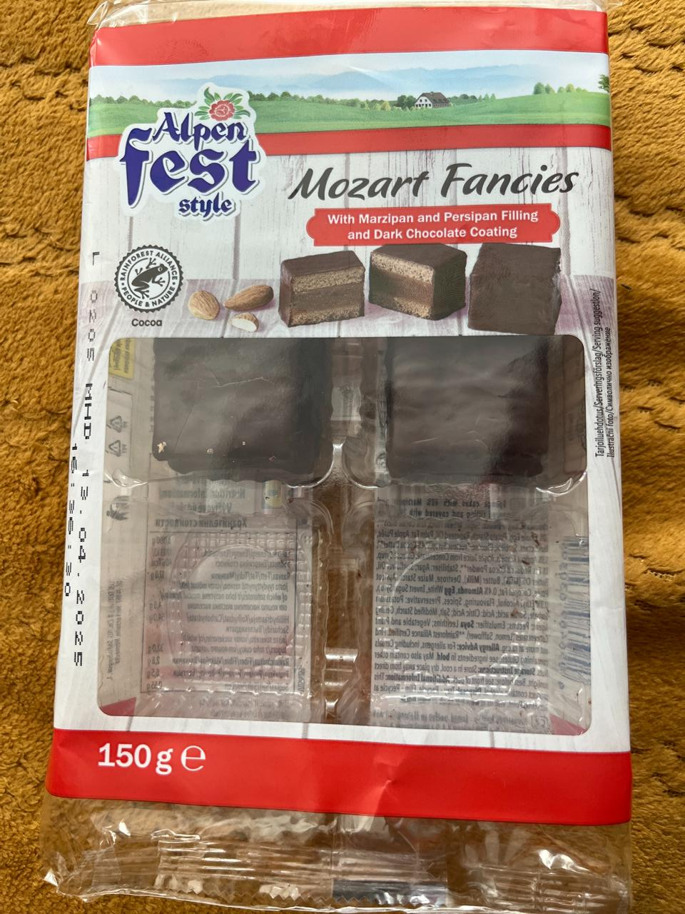 Képek - Mozart fancies Alpen fest style