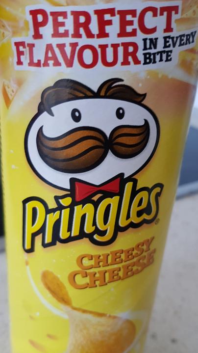Képek - Pringles sajtos ízesítésű snack 165 g