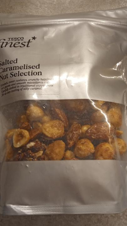 Képek - Tesco finest sózott és karamellizált mandula, kesudió, mogyoró, pekándió, makadámdió keveréke
