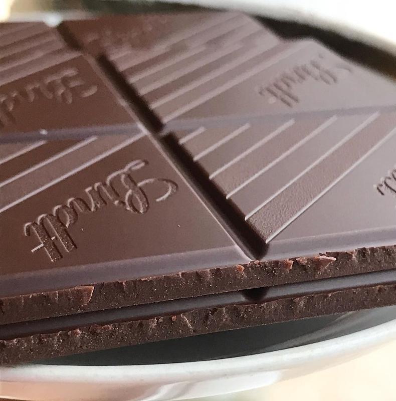 Képek - Lindt Excellence magas kakaótartalmú tejcsokoládé 65% 80 g