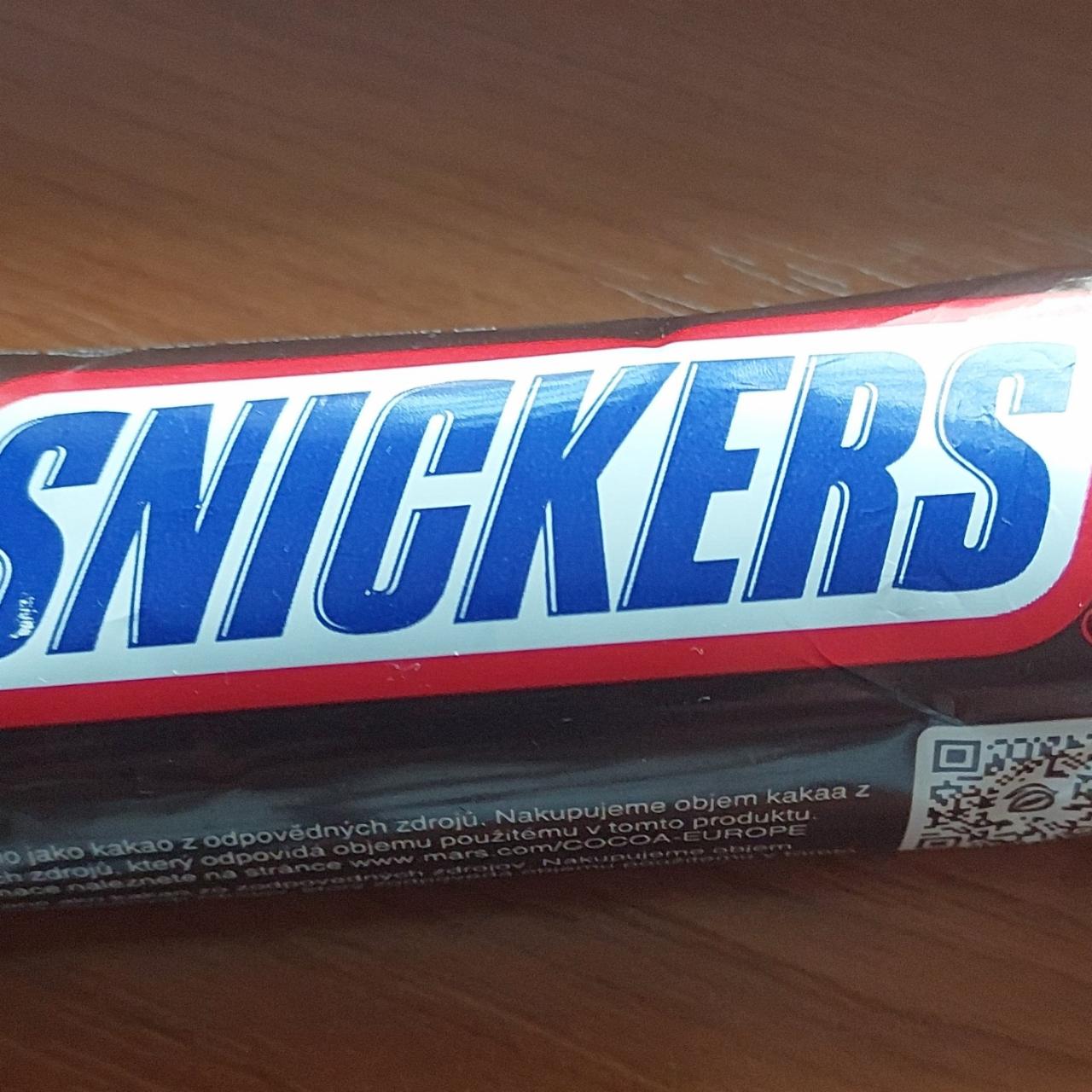 Képek - Snickers karamellás földimogyorós krémes szelet földimogyoró darabokkal tejcsokoládéba mártva 50 g 