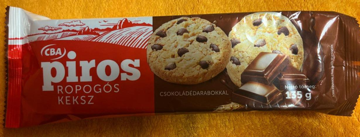 Képek - Ropogós keksz csokoládé darabokkal CBA Piros