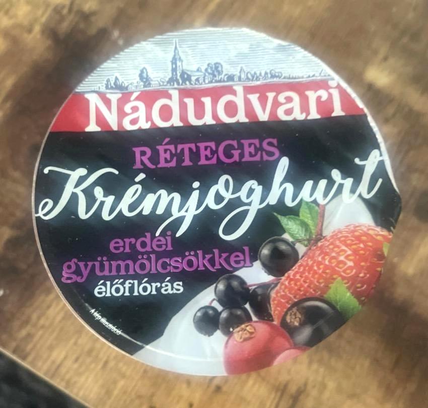 Képek - Réteges krémjoghurt erdei gyümölcsökkel élőlfórás Nádudvari