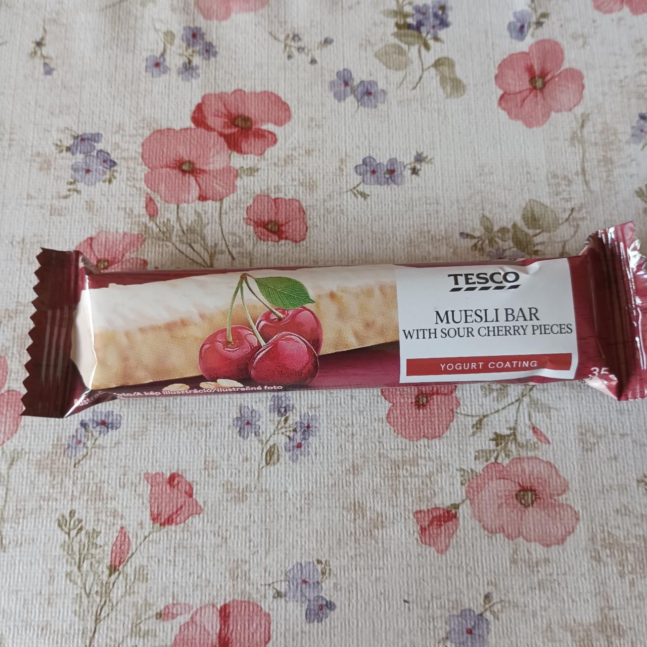 Képek - Müesli bar with sour cherry pieces yogurt coating Tesco