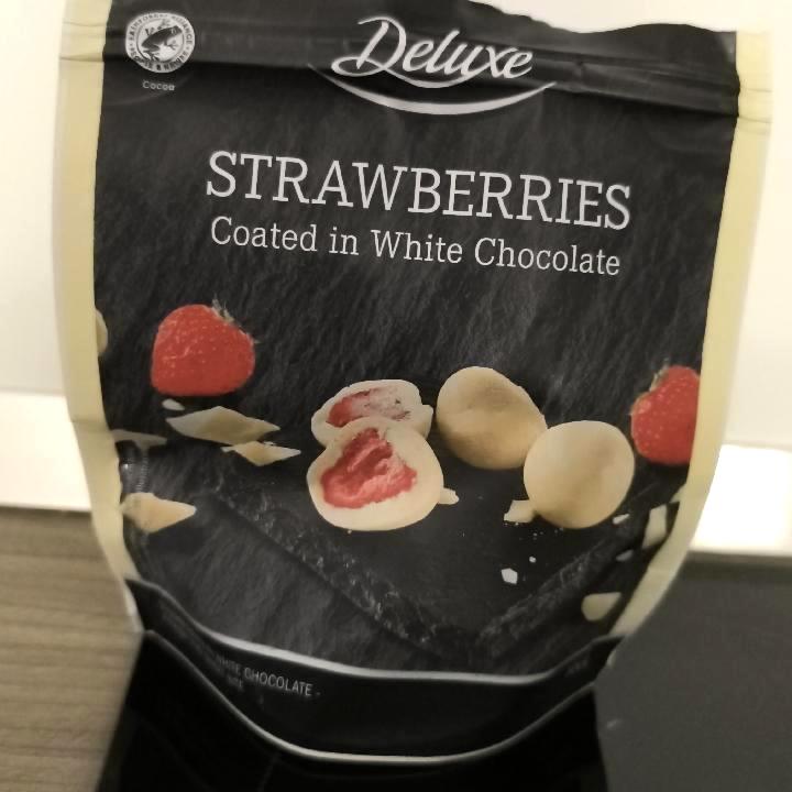 Képek - Strawberries coated in white chocolate Deluxe