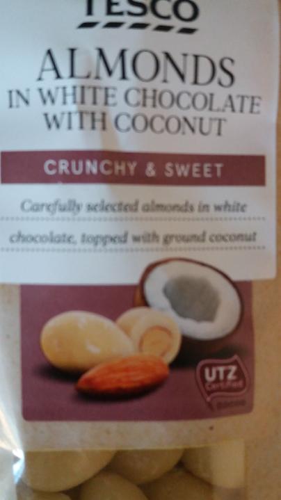 Képek - Tesco pörkölt mandula fehér csokoládés-kókuszos bevonattal