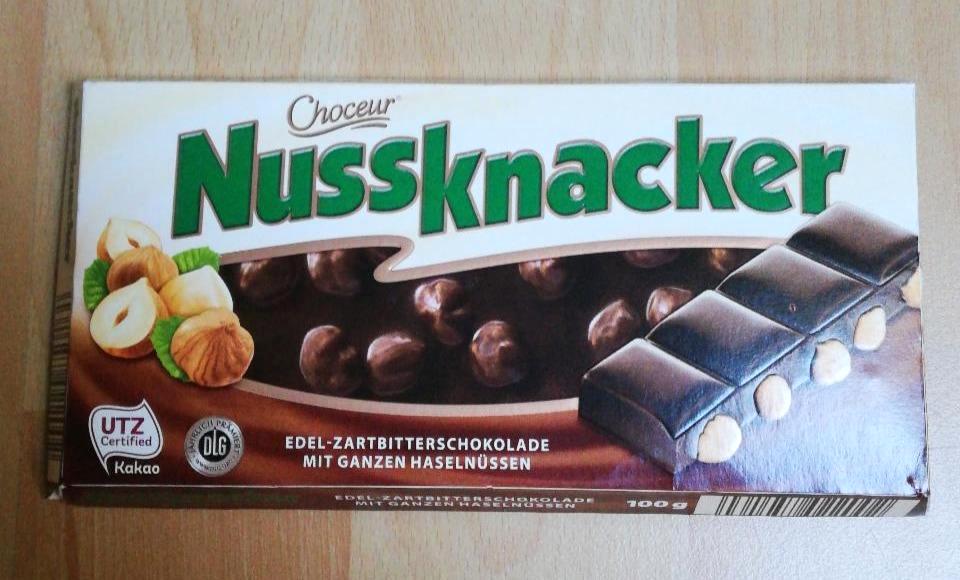 Képek - Nussknacker étcsokoládé egész mogyoróval Choceur