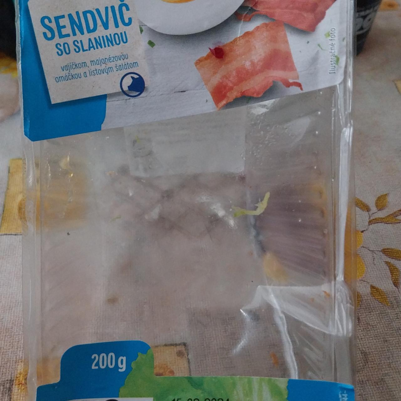 Képek - sült szalonnás,tojásos,salátás majonézes szendvics Fekollini