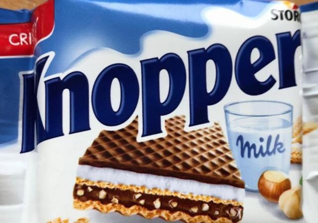 Képek - Töltött ostya kakaós tejbevonóval félig mártva Knoppers