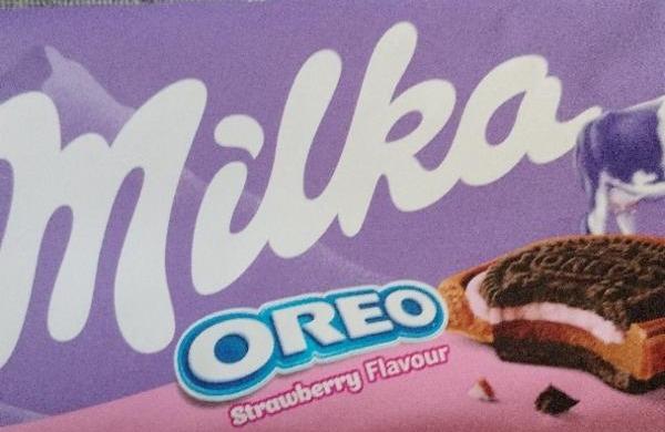 Képek - Milka Oreo kakaós keksz eperízű krémtöltelékkel alpesi tejcsokoládén 92 g