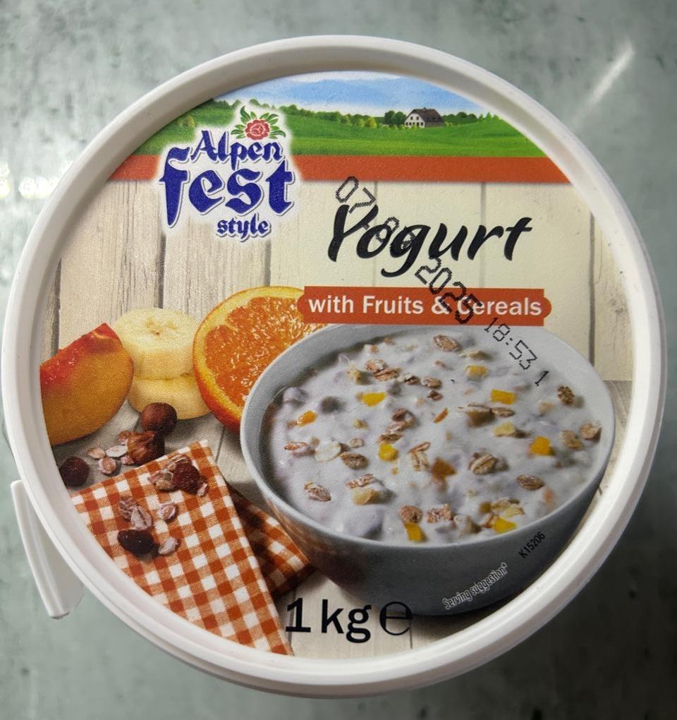 Képek - Yogurt with fruits & cereals Alpen fest style