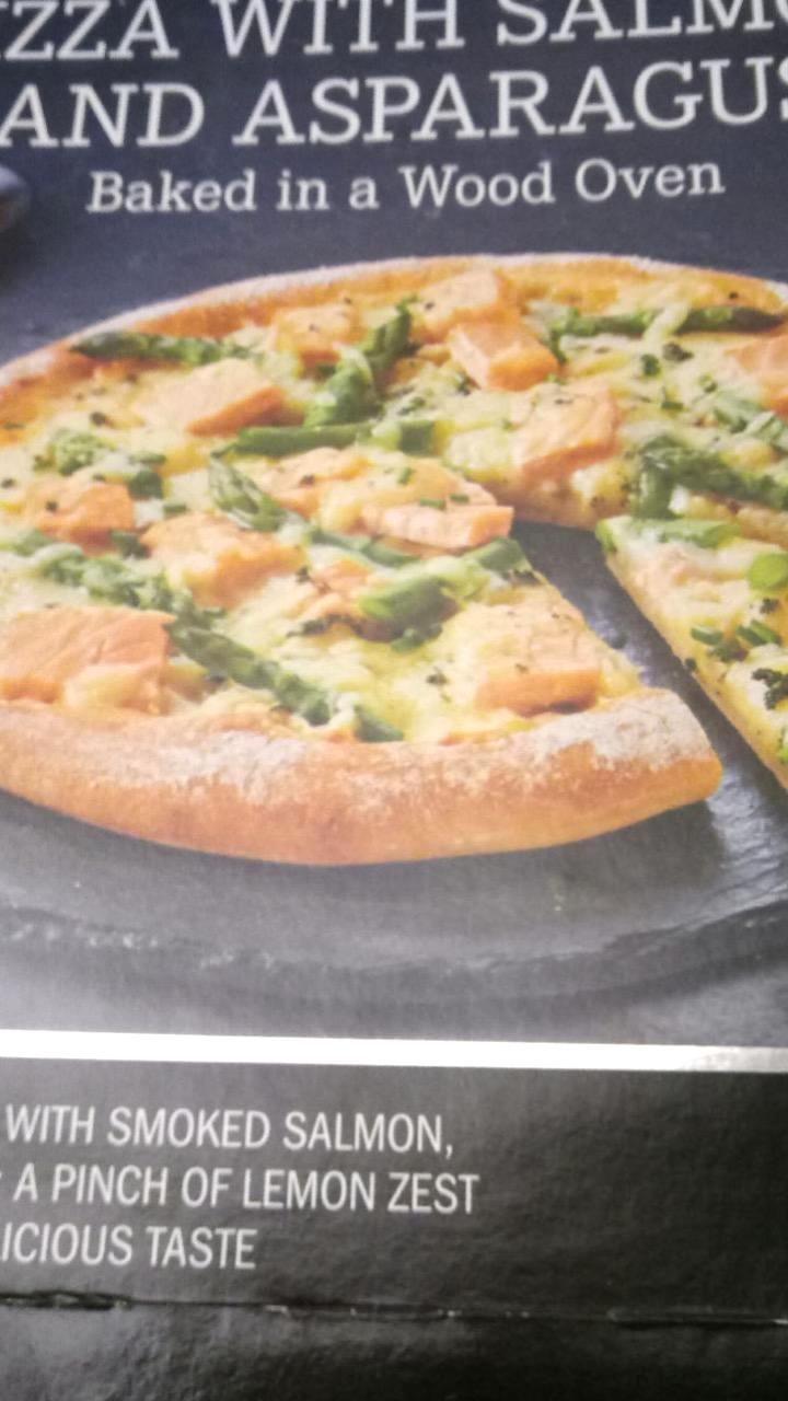 Képek - Pizza with salmon and asparagus Deluxe