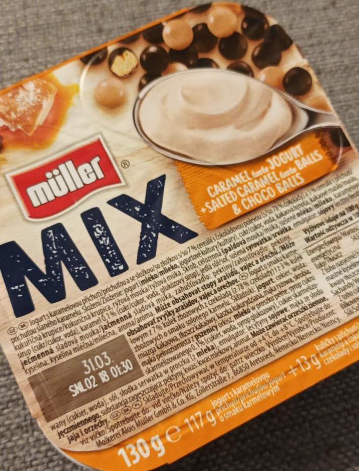 Képek - Mix karamell ízű joghurt csokoládéval bevont és sós karamell ízesítésű gabona golyókkal Müller