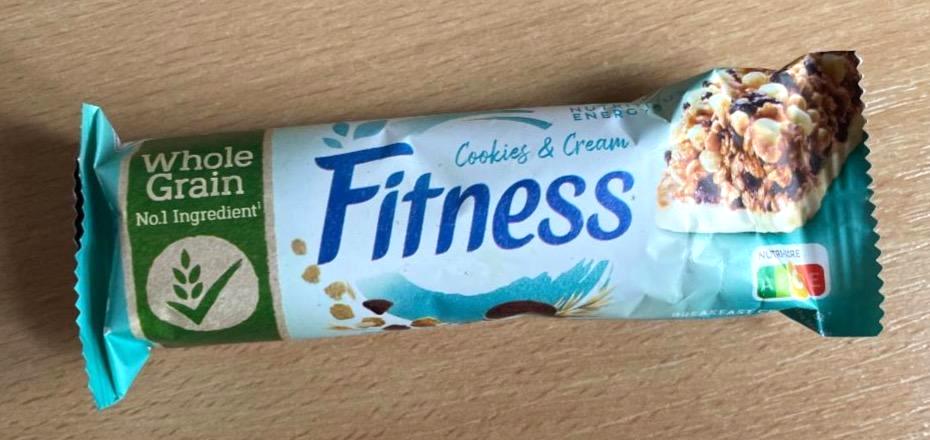 Képek - Nestlé Fitness Cookies & Cream gabonapehely-szelet vitaminokkal és ásványi anyagokkal 23,5 g
