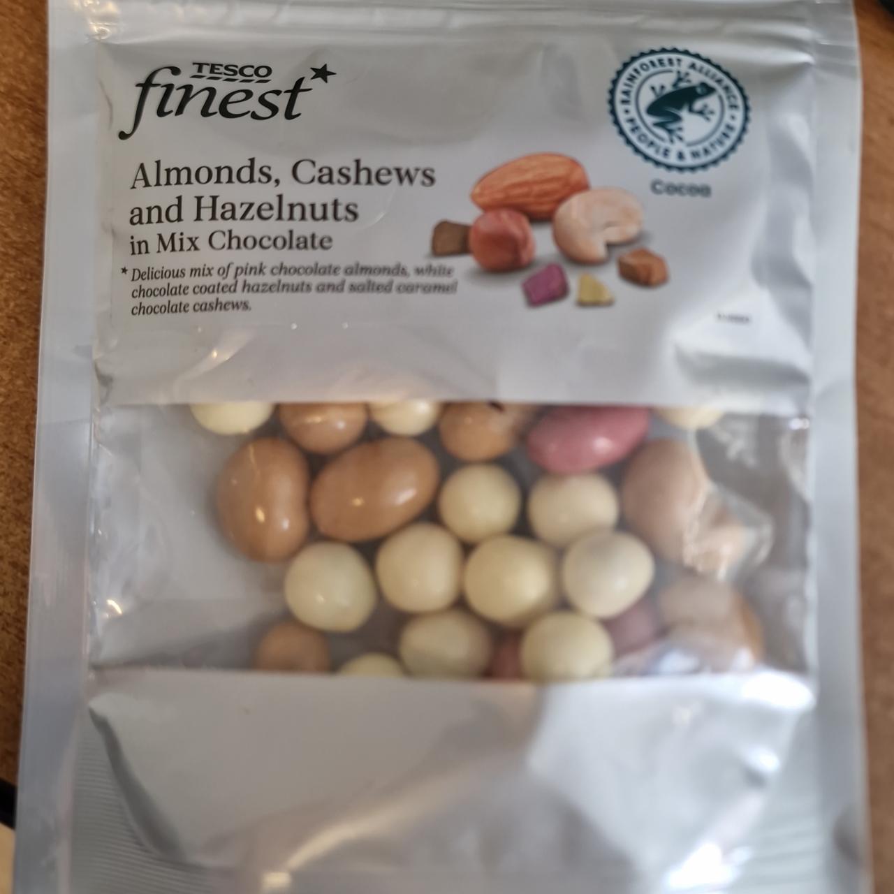 Képek - Almonds, cashews and hazelnuts in mix chocolate Tesco Finest