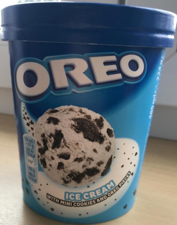 Képek - Vanília ízű jégkrém kakaós keksz darabkákkal és kakaós keksszel Oreo