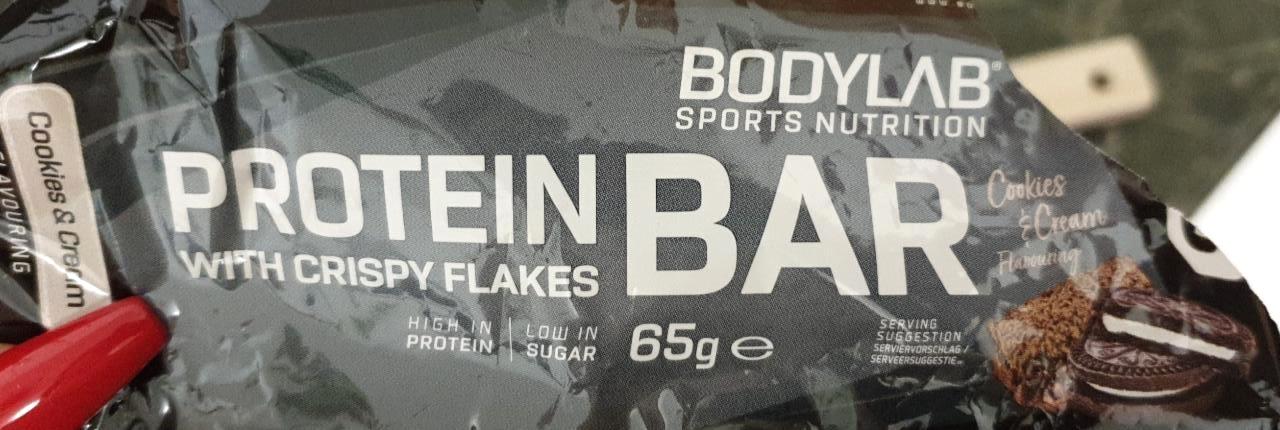 Képek - Protein bar with crispy flakes cookies and cream Bodylab