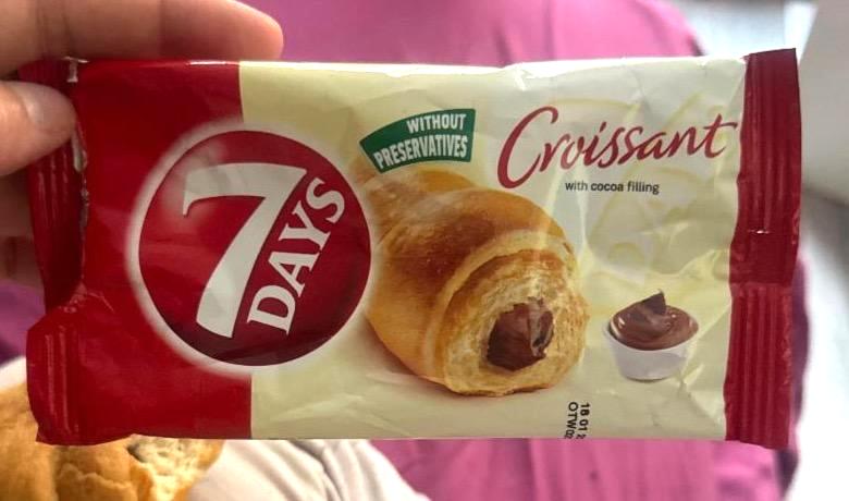 Képek - Croissant with cocoa filling 7Days