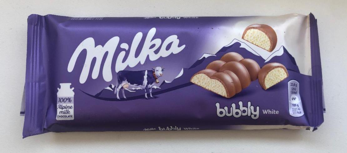 Képek - Milka Bubbly White alpesi tejcsokoládé levegőbuborékos fehércsokoládé töltelékkel 95 g